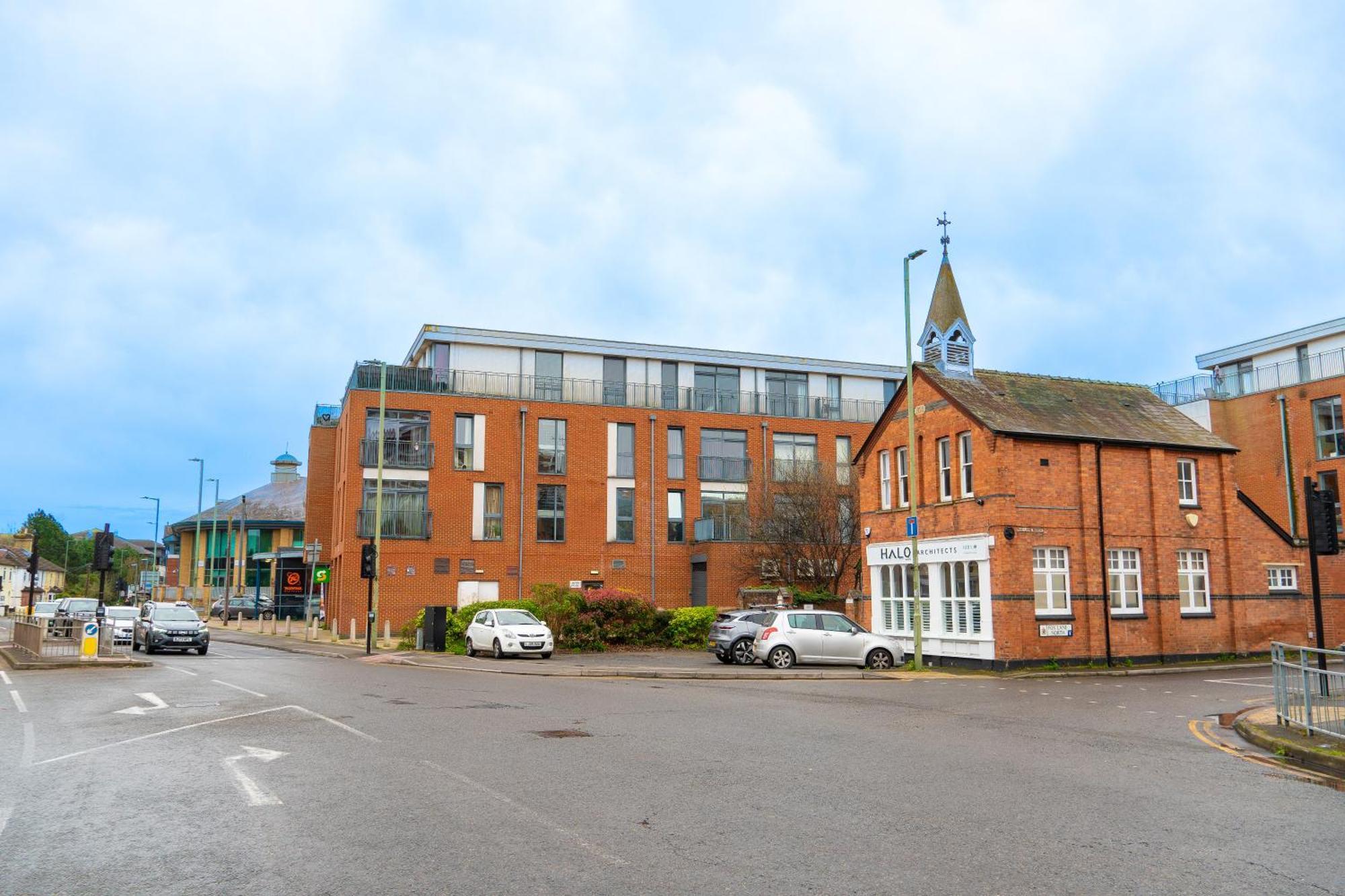 The Regency Suite - Modern 2-Bed 1-Bath Apartment Chertsey Extérieur photo