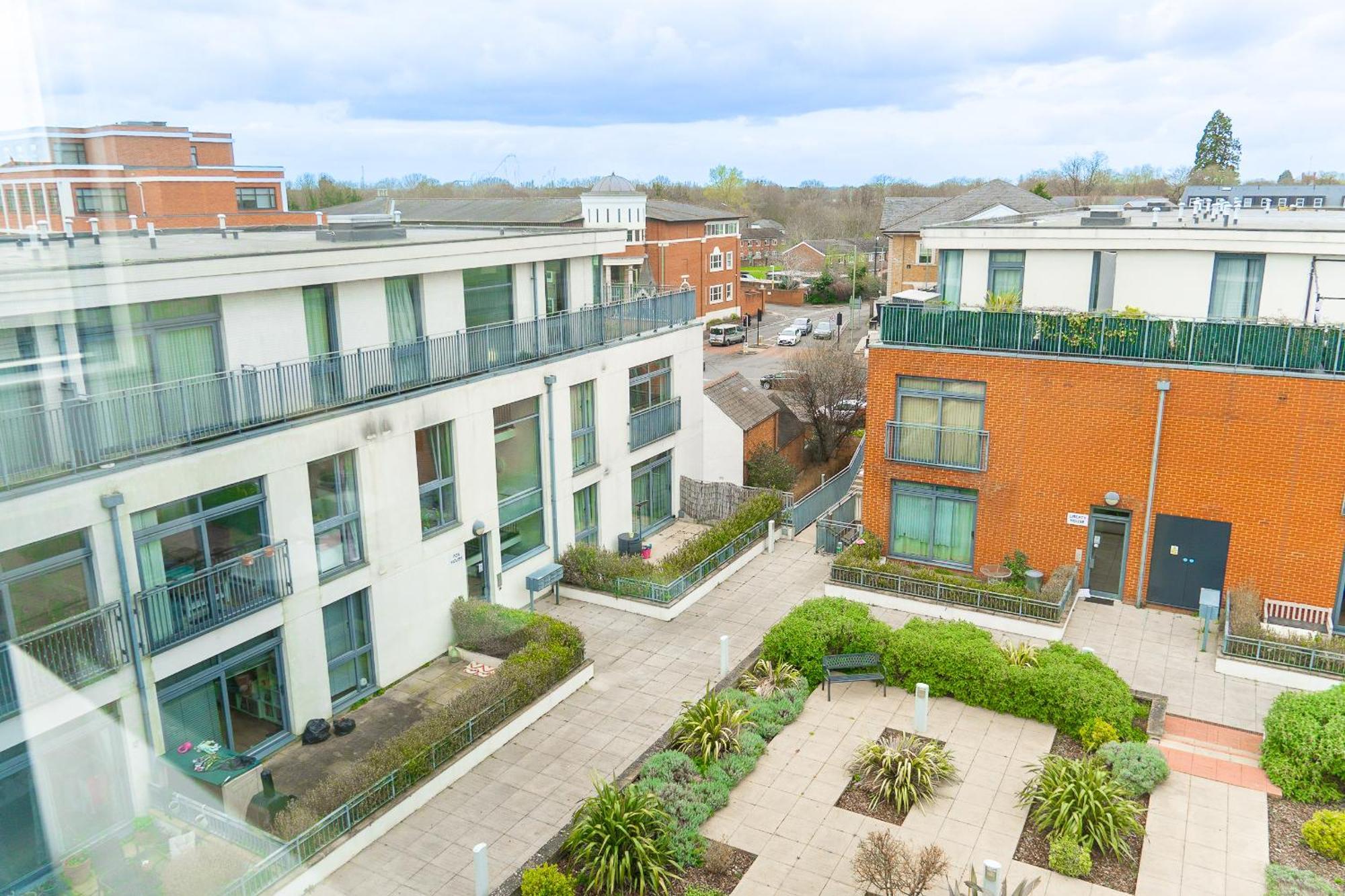 The Regency Suite - Modern 2-Bed 1-Bath Apartment Chertsey Extérieur photo