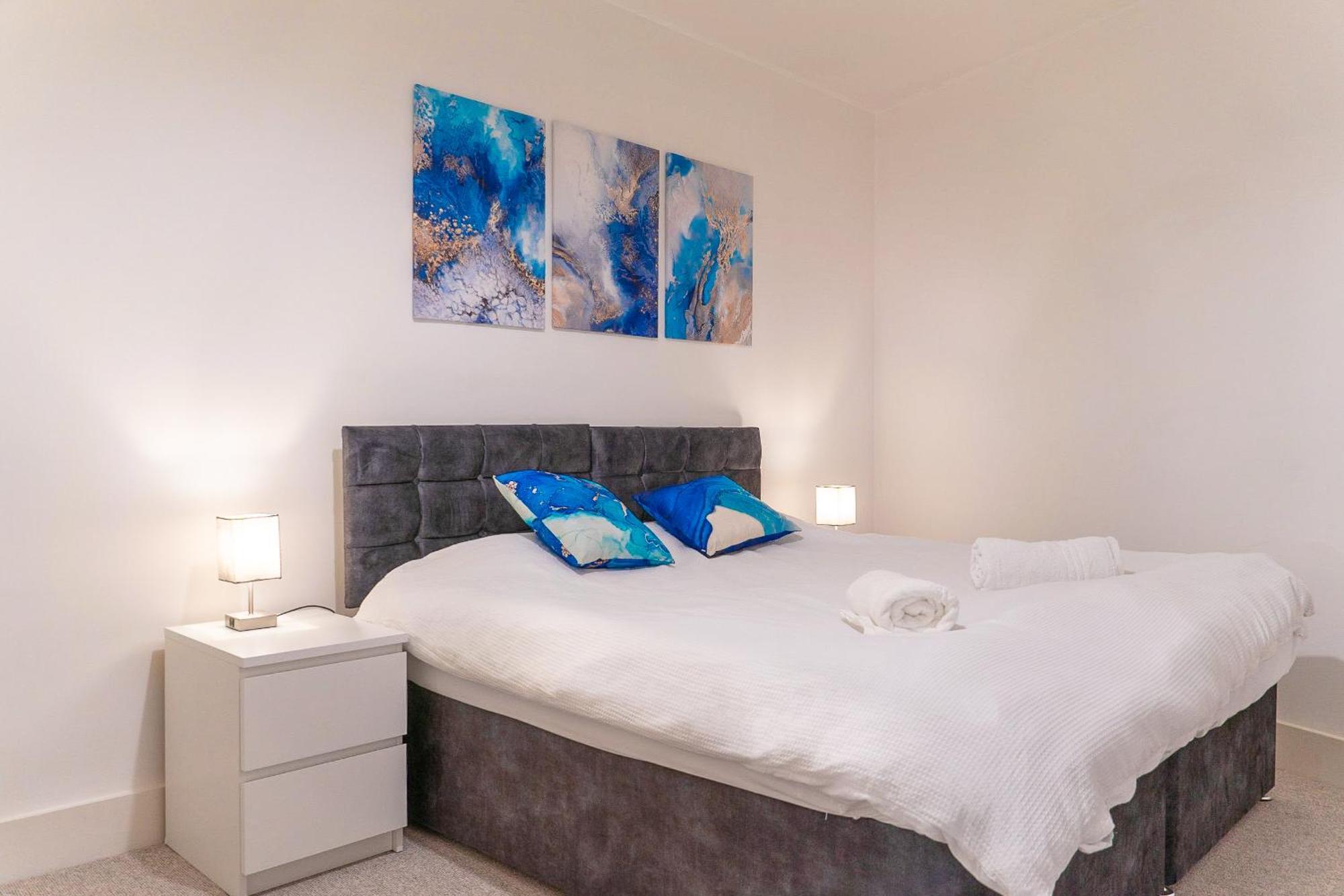 The Regency Suite - Modern 2-Bed 1-Bath Apartment Chertsey Extérieur photo