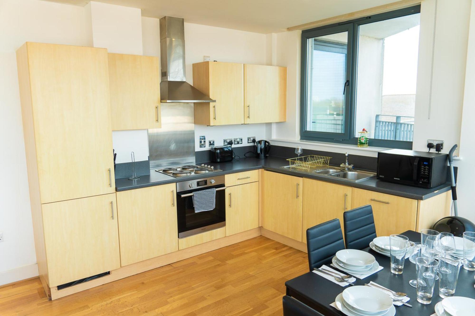 The Regency Suite - Modern 2-Bed 1-Bath Apartment Chertsey Extérieur photo