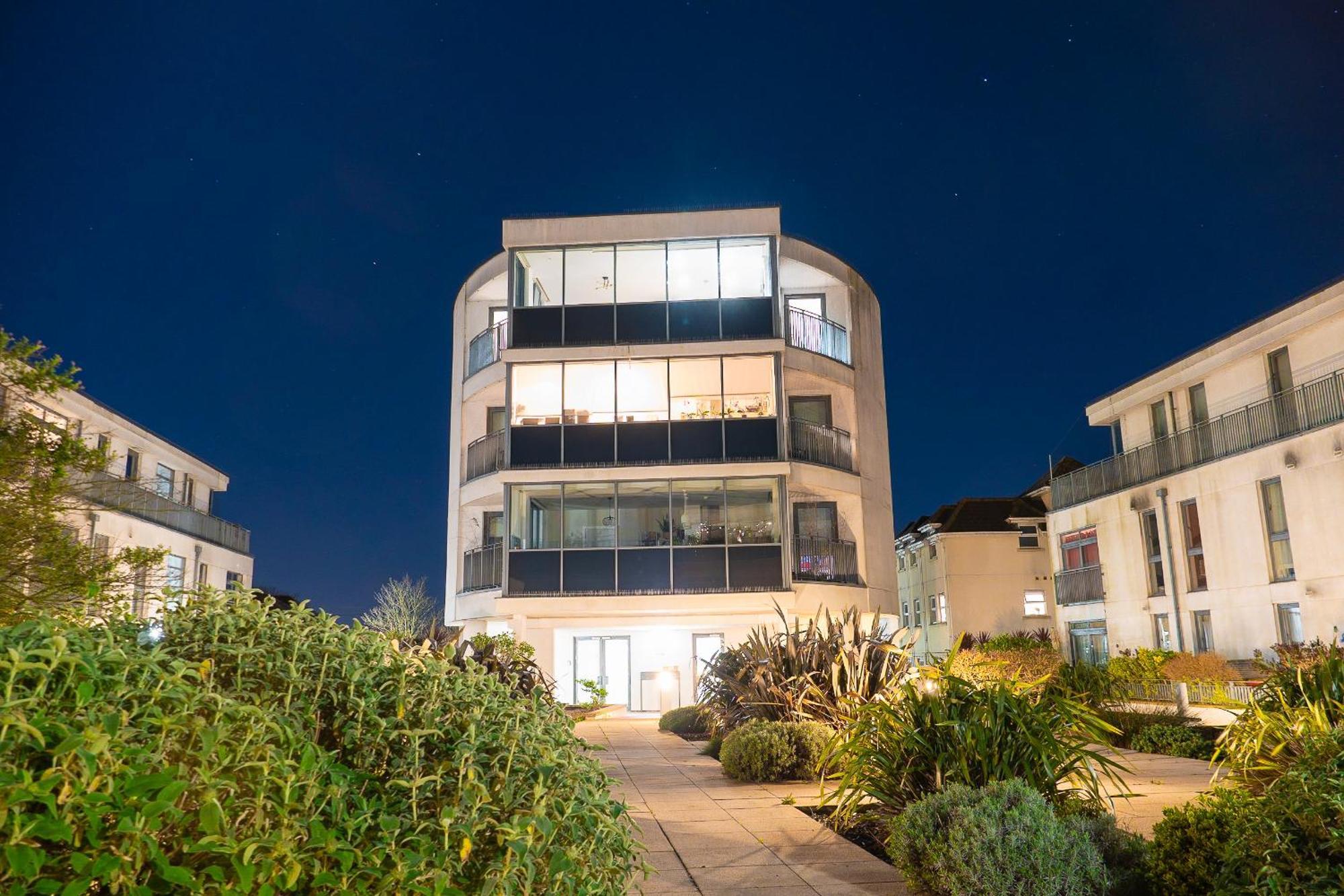 The Regency Suite - Modern 2-Bed 1-Bath Apartment Chertsey Extérieur photo
