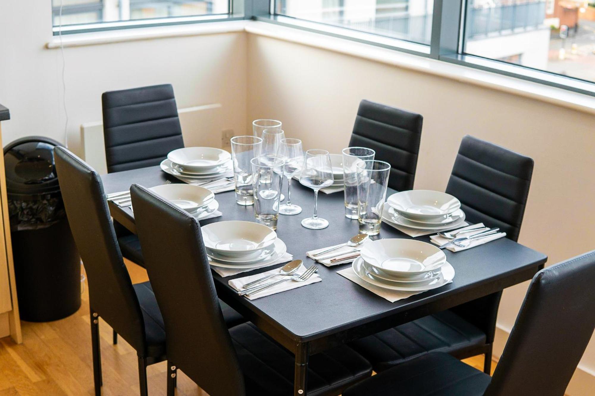 The Regency Suite - Modern 2-Bed 1-Bath Apartment Chertsey Extérieur photo