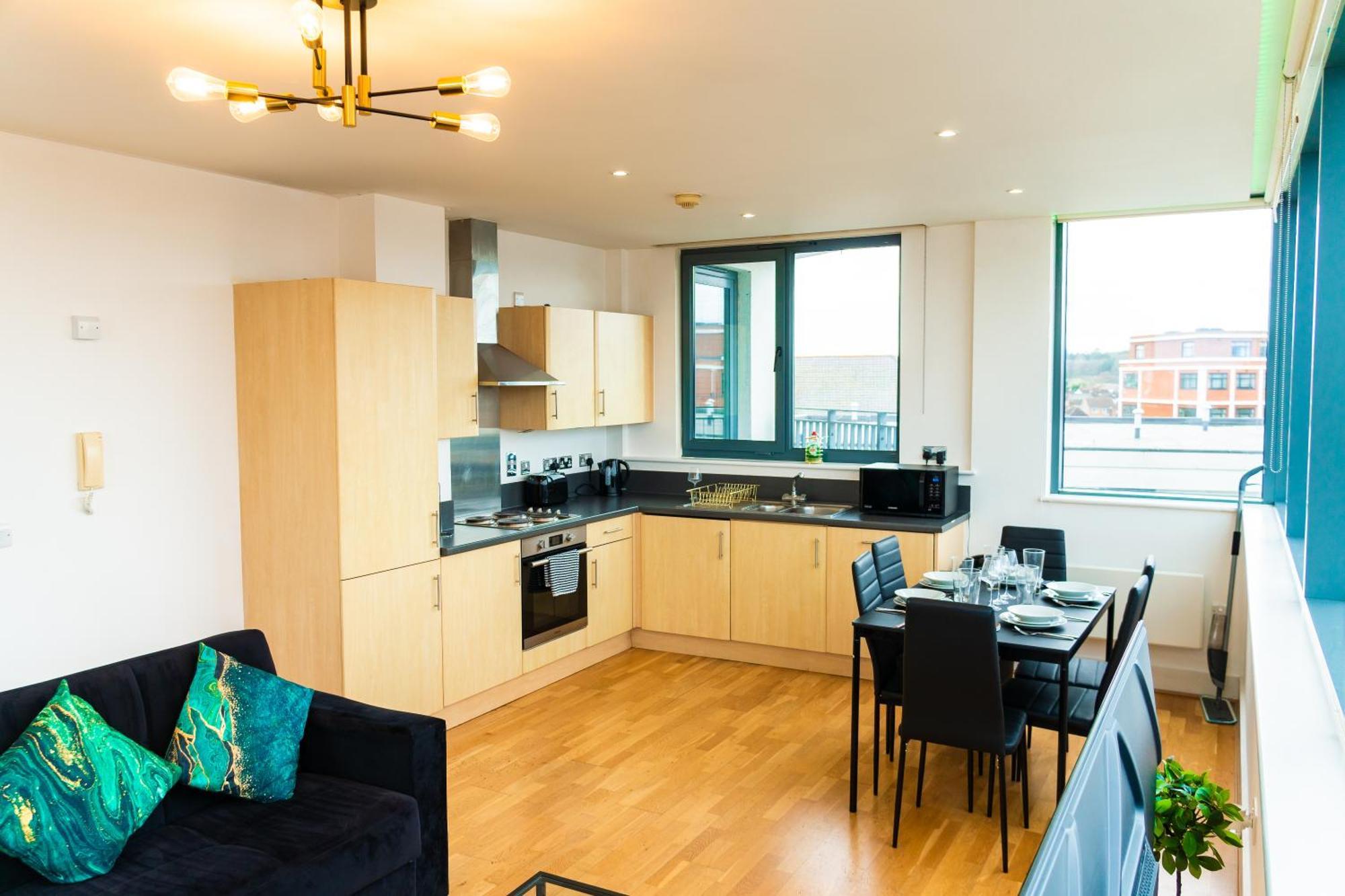 The Regency Suite - Modern 2-Bed 1-Bath Apartment Chertsey Extérieur photo